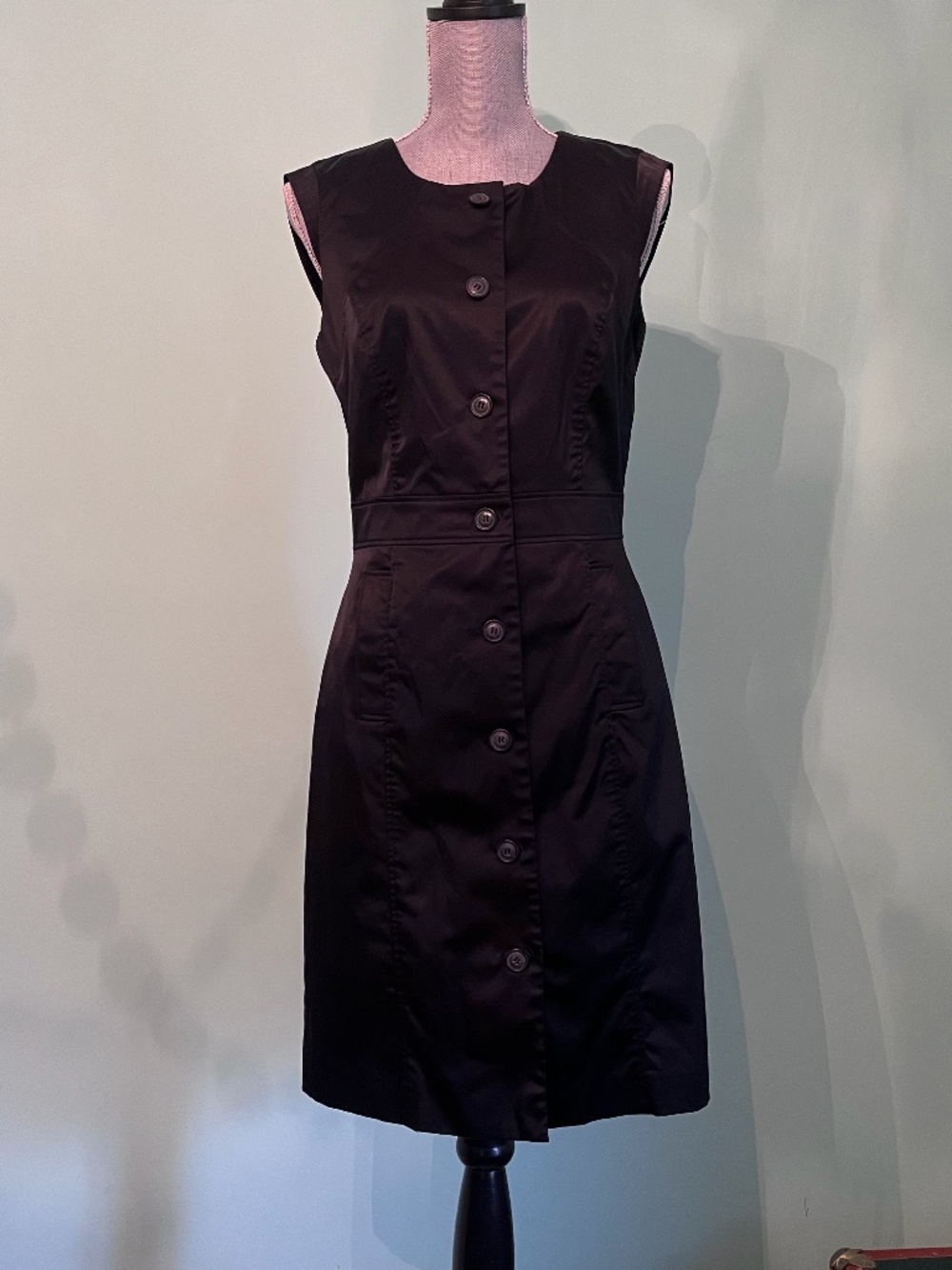 Jacob Black Sleeveless Satin-Weave Front Button Shift Dress 8